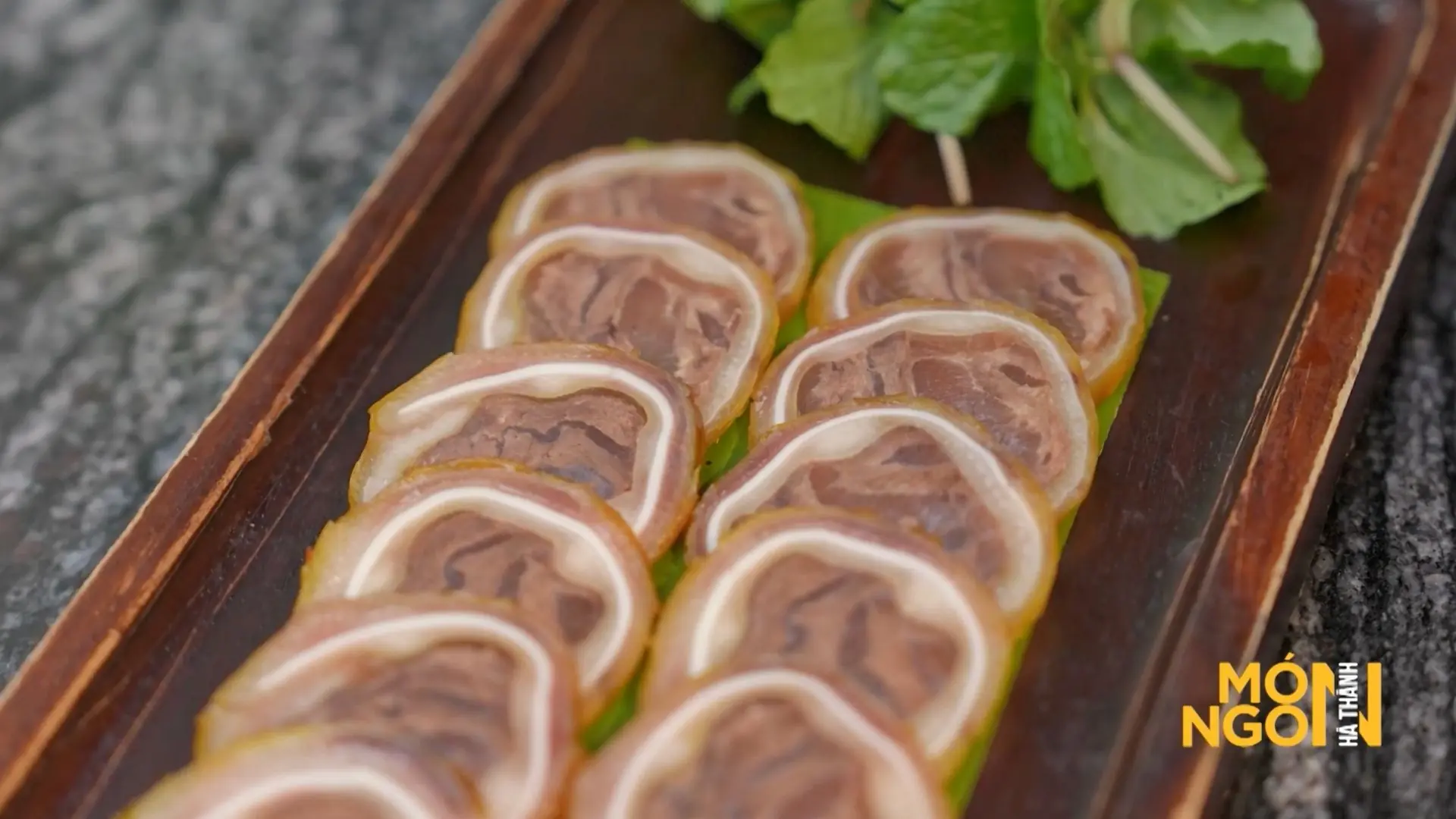 Tai heo cuộn bắp bò | Món ngon ở Hà Thành | 11/01/2026